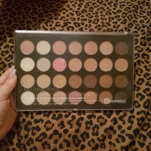 Bh Cosmetics Neutral 28 color Eyeshadow palette
